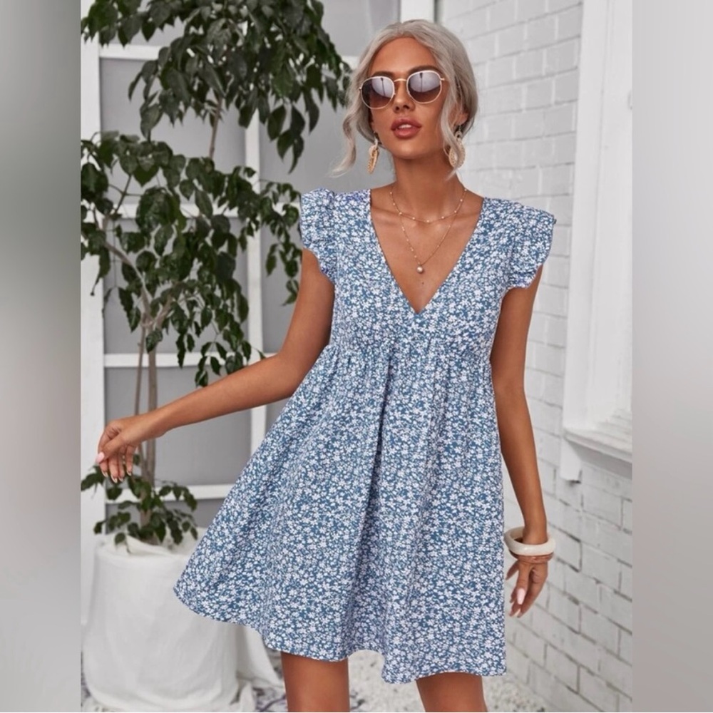 Ditsy Floral Ruffle Dress, Size Medium